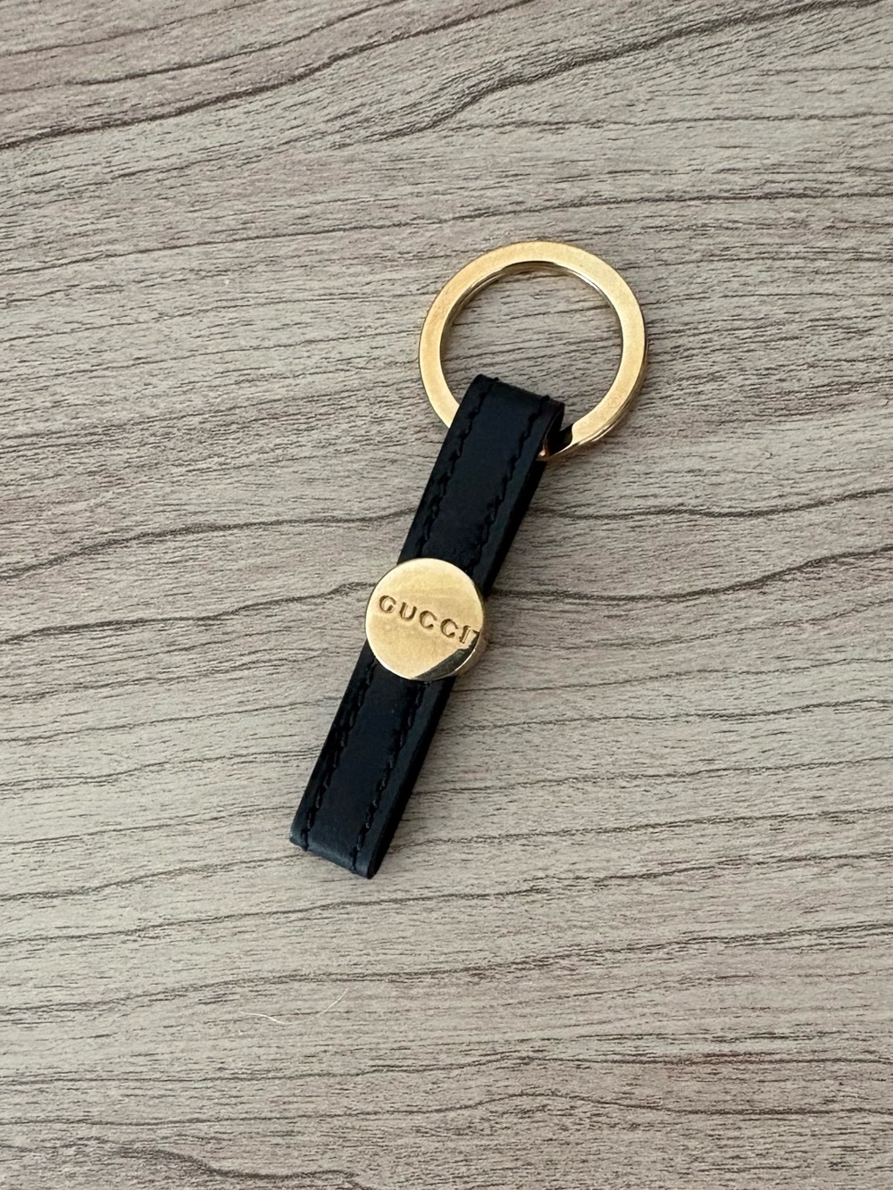 Gucci Black Leather Key Ring with Gold Logo Disc - Picture 3 of 5